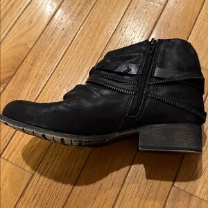 Jellypop Charcoal Textured Footwear